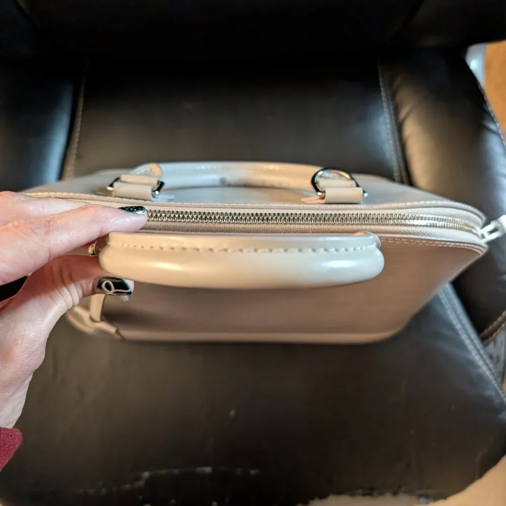 Louis Vuitton Alma Handbag - Picture 8 of 14